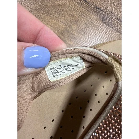 Volatile Rose Gold Rhinestone Platform Wedge Thong Sandals Womens Size 8 Gold - Picture 7 of 7